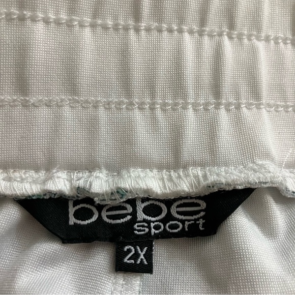 Bebe | Tropical Green Leaf Print Shorts - Picture 7 of 10